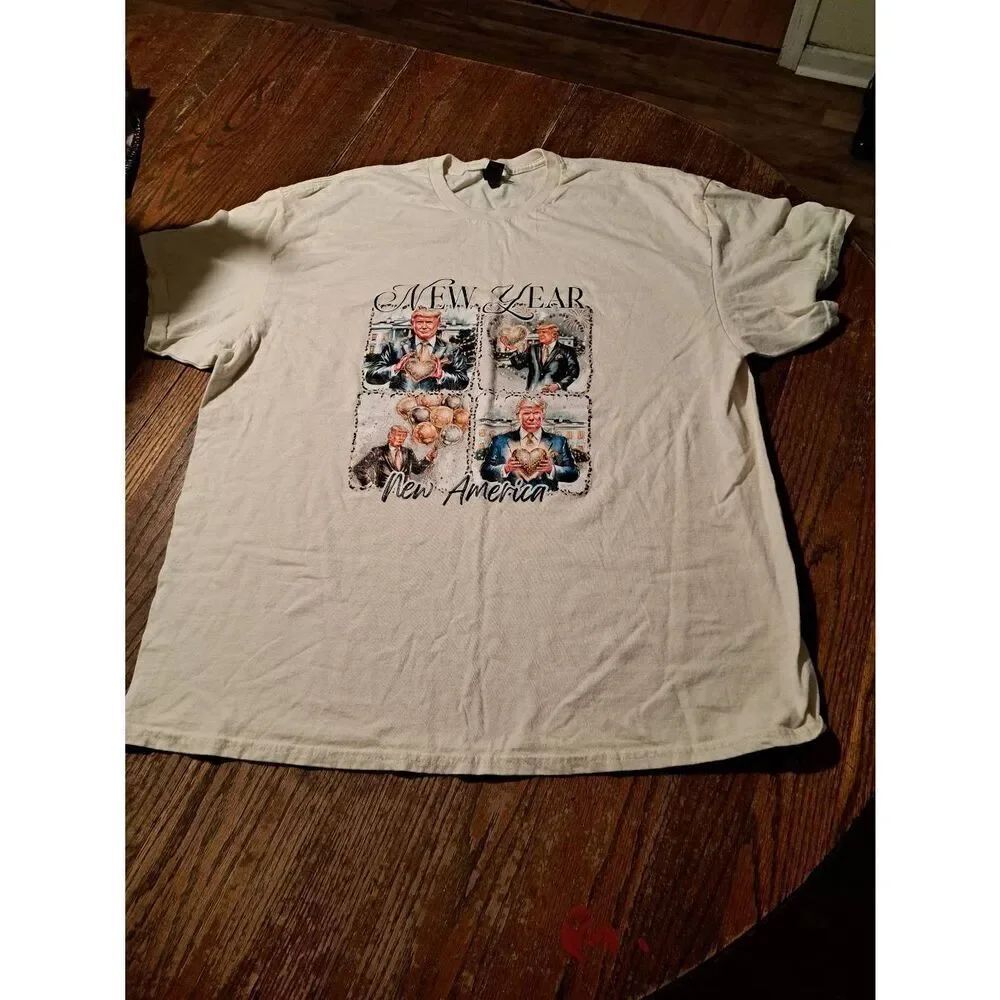 Gildan Unisex 2XL Cream Short Sleeve Crew Neck T-Shirt President Trump New Year